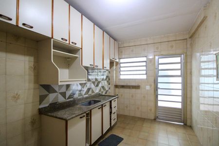 Casa à venda com 136m², 5 quartos e 2 vagasCozinha 