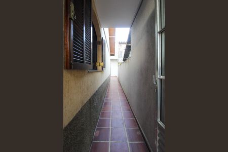 Casa à venda com 136m², 5 quartos e 2 vagasCorredor lateral