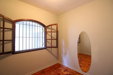 Casa à venda com 136m², 5 quartos e 2 vagasQuarto 3