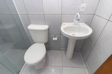 Banheiro de casa para alugar com 1 quarto, 38m² em Jardim Helena, São Paulo