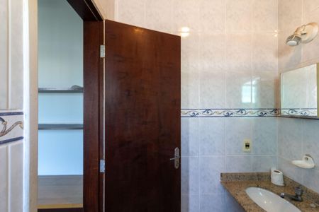 Casa à venda com 133m², 3 quartos e 3 vagasBanheiro Suíte 2