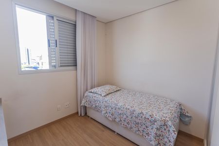 Apartamento à venda com 114m², 4 quartos e 3 vagasQuarto 2