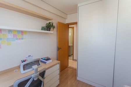 Apartamento à venda com 114m², 4 quartos e 3 vagasQuarto 4