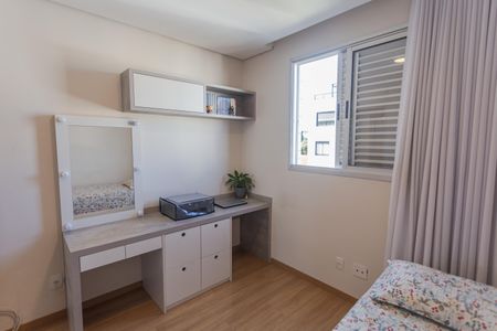 Apartamento à venda com 114m², 4 quartos e 3 vagasQuarto 2