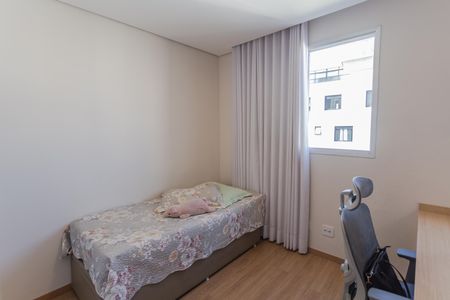 Apartamento à venda com 114m², 4 quartos e 3 vagasQuarto 4