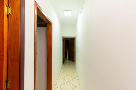 Casa à venda com 350m², 3 quartos e 2 vagasCorredor