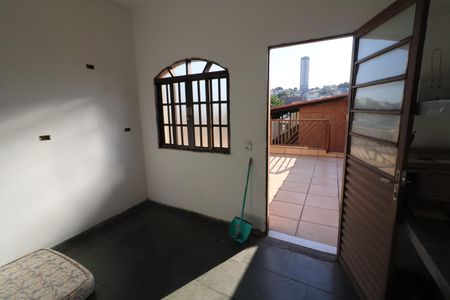 Casa à venda com 311m², 5 quartos e 2 vagasQuarto de Serviço