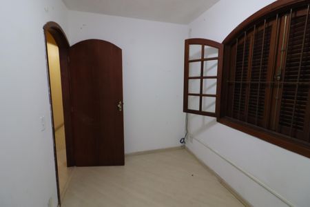 Casa à venda com 311m², 5 quartos e 2 vagasQuarto 2