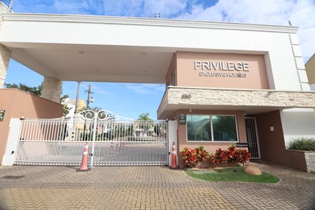 Casa de condomínio à venda com 160m², 3 quartos e 2 vagasFachada e portaria
