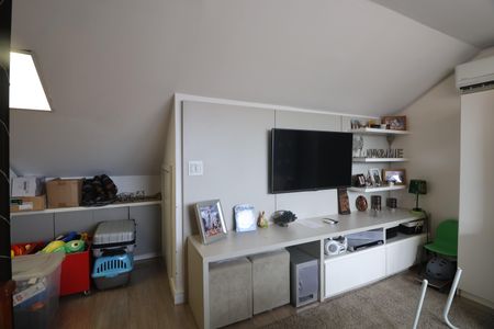 Casa de condomínio à venda com 160m², 3 quartos e 2 vagasSótão