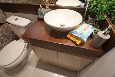Casa de condomínio à venda com 160m², 3 quartos e 2 vagasLavabo