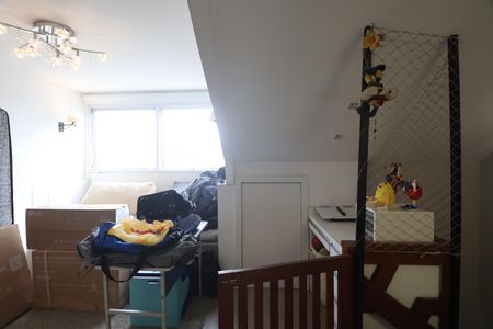 Casa de condomínio à venda com 160m², 3 quartos e 2 vagasSótão