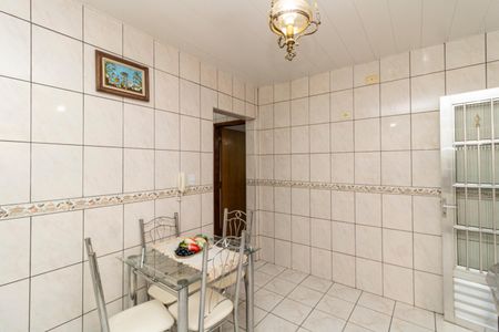 Casa à venda com 300m², 2 quartos e 2 vagasCozinha