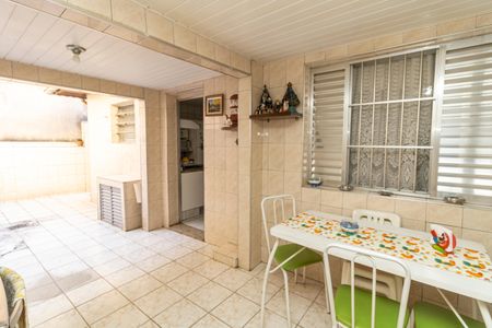 Casa à venda com 300m², 2 quartos e 2 vagasÁrea de Serviço