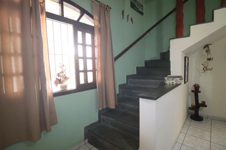 Casa à venda com 116m², 3 quartos e 2 vagasEscada