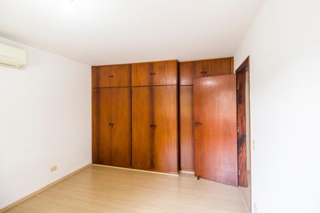 Casa de condomínio para alugar com 490m², 4 quartos e 4 vagasQuarto