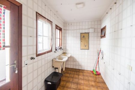 Casa de condomínio para alugar com 490m², 4 quartos e 4 vagasÁrea de Serviço