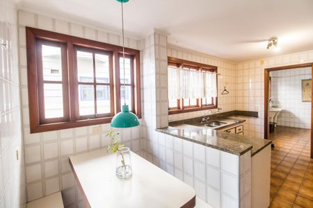 Casa de condomínio para alugar com 490m², 4 quartos e 4 vagasCozinha