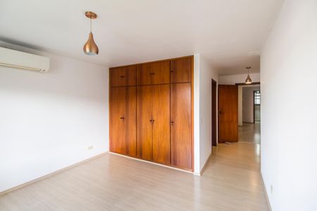 Casa de condomínio para alugar com 490m², 4 quartos e 4 vagasSuíte master