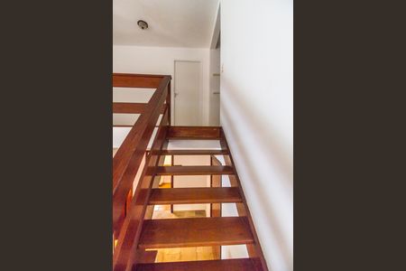 Casa de condomínio para alugar com 490m², 4 quartos e 4 vagasEscada