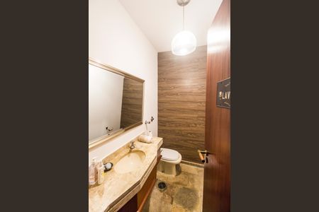 Casa de condomínio para alugar com 490m², 4 quartos e 4 vagasLavabo