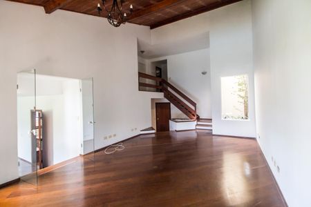 Casa de condomínio para alugar com 490m², 4 quartos e 4 vagasSala 