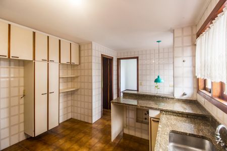 Casa de condomínio para alugar com 490m², 4 quartos e 4 vagasCozinha