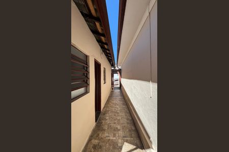 Casa para alugar com 75m², 1 quarto e sem vagaCorredor - Quintal