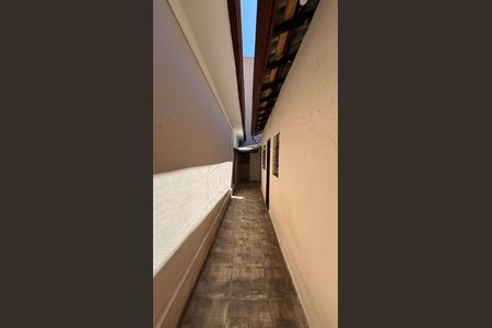 Casa para alugar com 75m², 1 quarto e sem vagaCorredor - Quintal