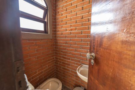 Casa para alugar com 300m², 3 quartos e 8 vagasBanheiro de serviço