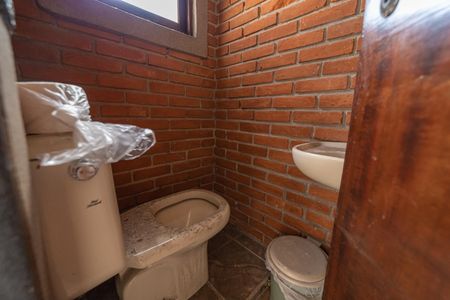 Casa para alugar com 300m², 3 quartos e 8 vagasBanheiro de serviço