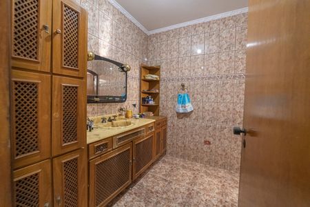 Casa para alugar com 300m², 3 quartos e 8 vagasBanheiro