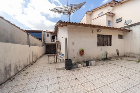 Casa para alugar com 300m², 3 quartos e 8 vagasQuintal