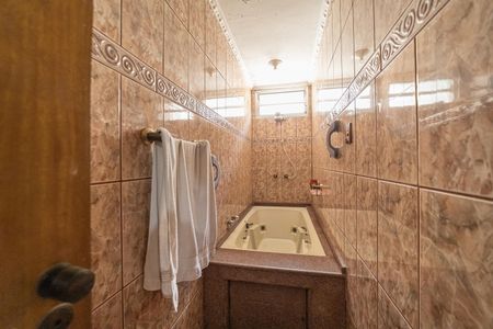 Casa para alugar com 300m², 3 quartos e 8 vagasBanheiro