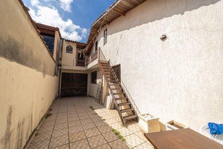 Casa para alugar com 300m², 3 quartos e 8 vagasQuintal