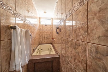 Casa para alugar com 300m², 3 quartos e 8 vagasBanheiro