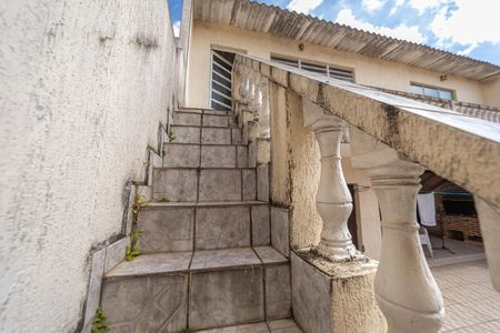 Casa para alugar com 300m², 3 quartos e 8 vagasEscada