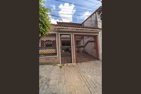 Casa para alugar com 300m², 3 quartos e 8 vagasFachada