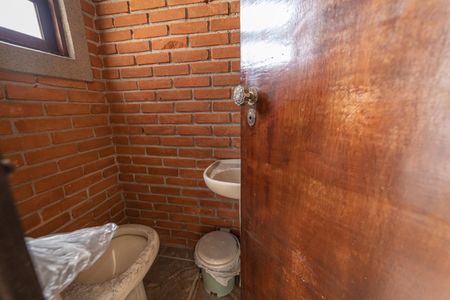 Casa para alugar com 300m², 3 quartos e 8 vagasBanheiro de serviço