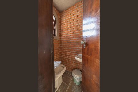 Casa para alugar com 300m², 3 quartos e 8 vagasBanheiro de serviço