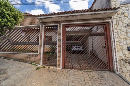 Casa para alugar com 300m², 3 quartos e 8 vagasFachada
