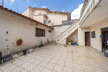 Casa para alugar com 300m², 3 quartos e 8 vagasQuintal