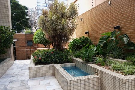 Apartamento à venda com 240m², 5 quartos e 4 vagas Apartamento à venda com 240m², 5 quartos e 4 vagasEntrada