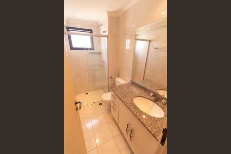 Apartamento à venda com 240m², 5 quartos e 4 vagas Apartamento à venda com 240m², 5 quartos e 4 vagasBanheiro