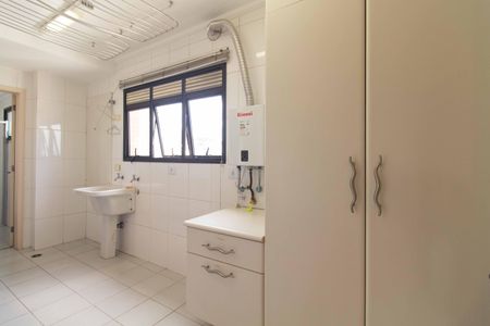 Apartamento à venda com 240m², 5 quartos e 4 vagas Apartamento à venda com 240m², 5 quartos e 4 vagasÁrea de Serviço