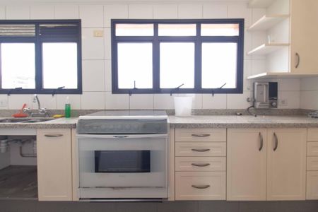Apartamento à venda com 240m², 5 quartos e 4 vagas Apartamento à venda com 240m², 5 quartos e 4 vagasCozinha