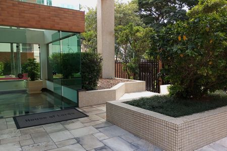 Apartamento à venda com 240m², 5 quartos e 4 vagas Apartamento à venda com 240m², 5 quartos e 4 vagasEntrada