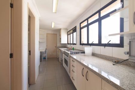 Apartamento à venda com 240m², 5 quartos e 4 vagas Apartamento à venda com 240m², 5 quartos e 4 vagasCozinha