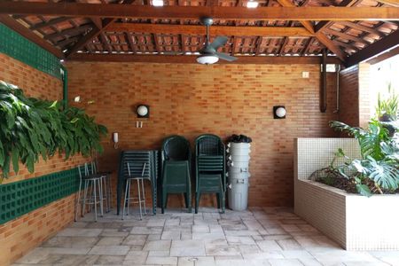 Apartamento à venda com 240m², 5 quartos e 4 vagas Apartamento à venda com 240m², 5 quartos e 4 vagasÁrea comum - Churrasqueira