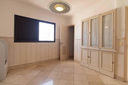Apartamento à venda com 240m², 5 quartos e 4 vagas Apartamento à venda com 240m², 5 quartos e 4 vagasQuarto 1